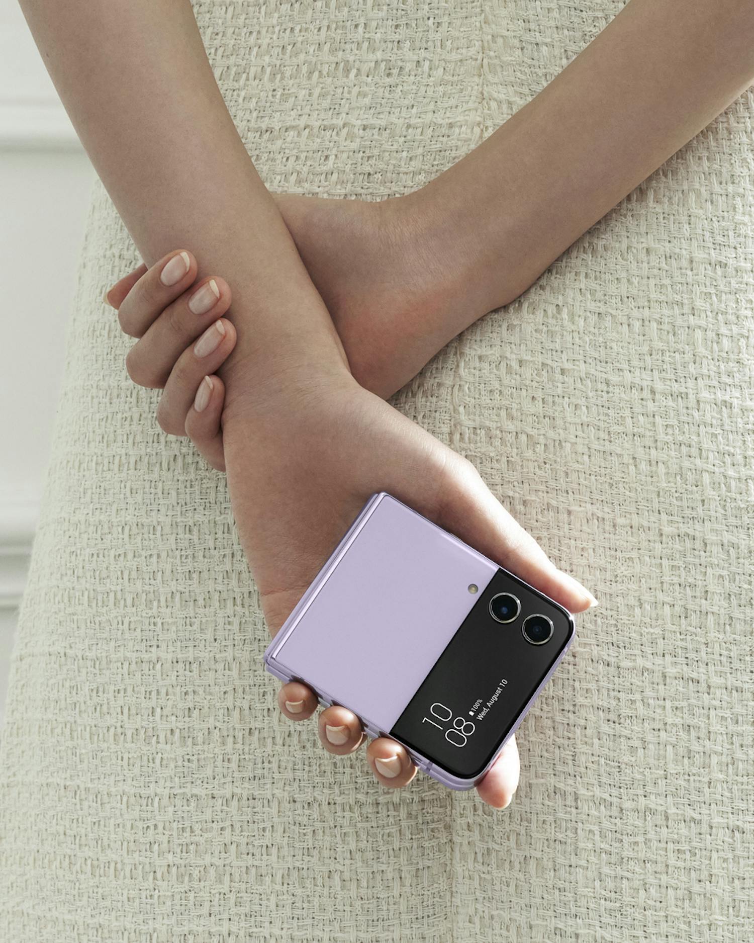 Samsung Galaxy Z Flip4 Galaxy Z Flip4 taitettuna